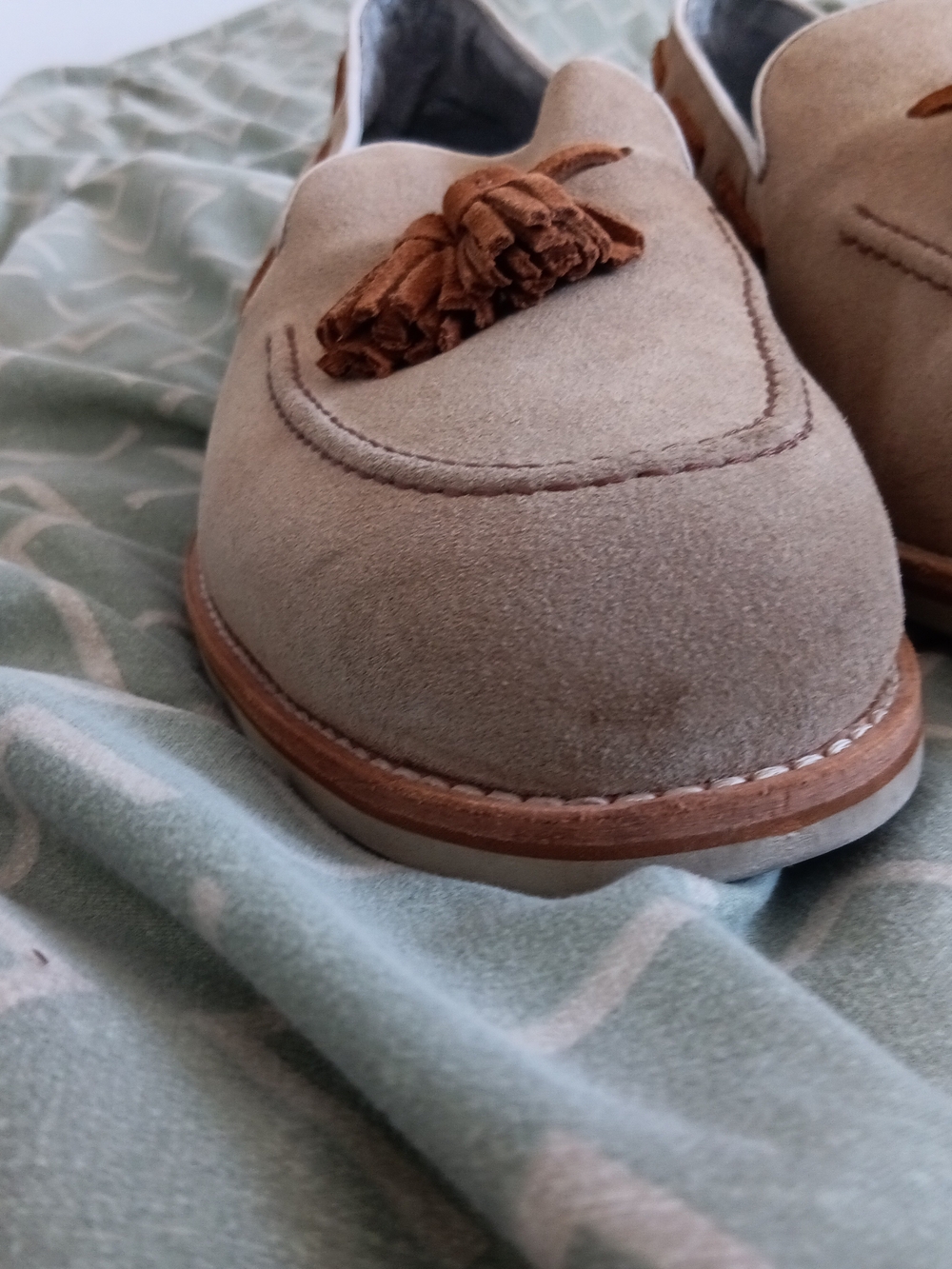 Johnston & Murphy Men’s Suede Tassel Loafers in Beige - Picture 3 of 4